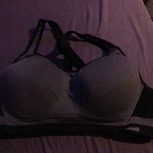 I’m selling a black and grey bra